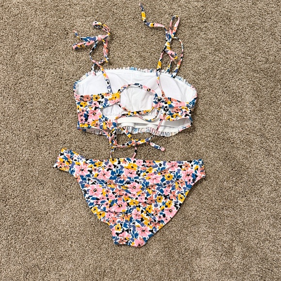 Bikini - Picture 2 of 4